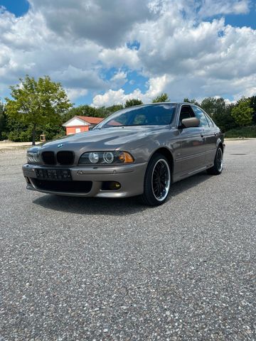 BMW e39 525i