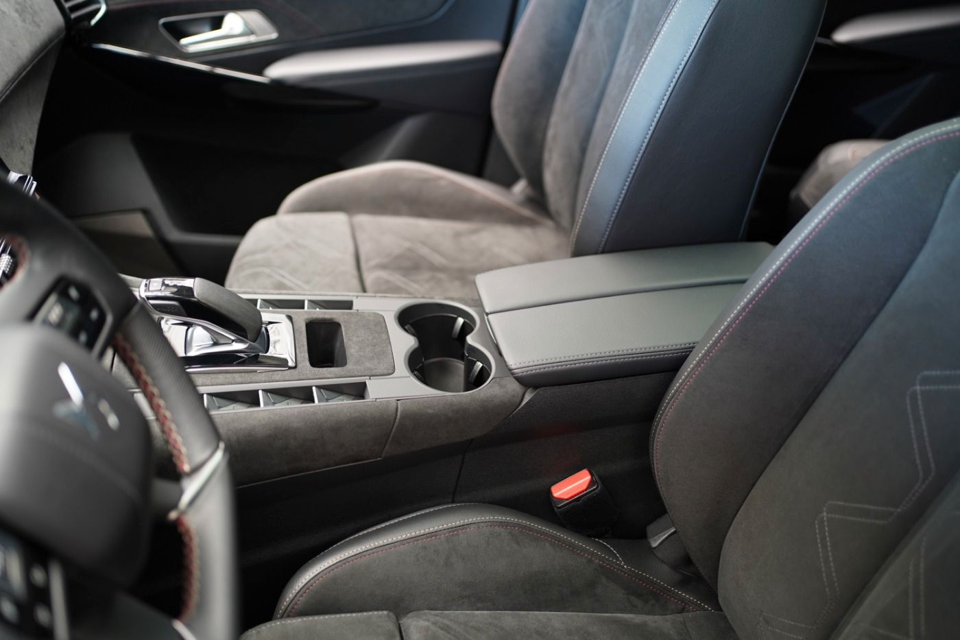 Fahrzeugabbildung DS Automobiles DS7 Crossback E-Tense 225 Performance Line+