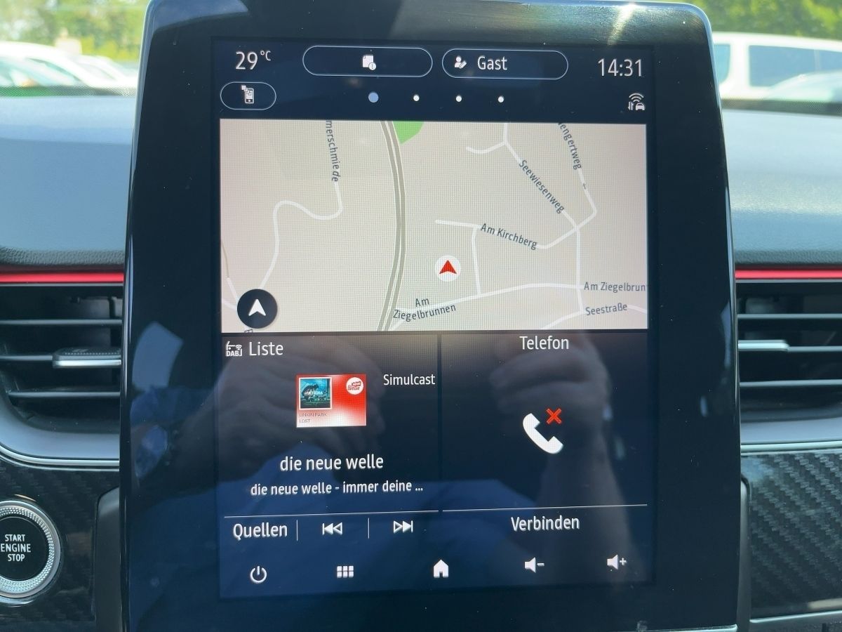 Fahrzeugabbildung Renault Arkana R.S. LINE TCe 160 EDC Autobahn/Stau Ass. - mit KI generiert/bearbeitet