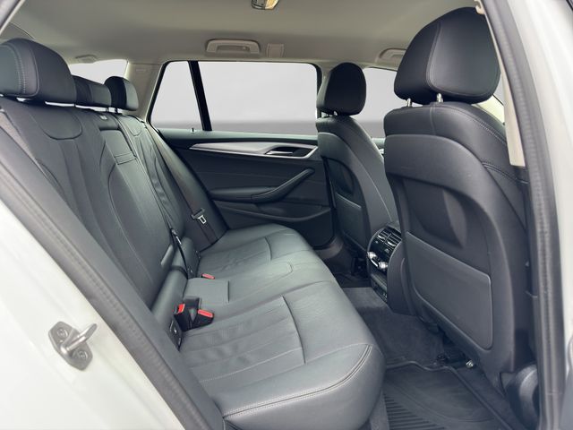 Fahrzeugabbildung BMW 530d Touring xDrive+LED+Kamera+Leder+DAB
