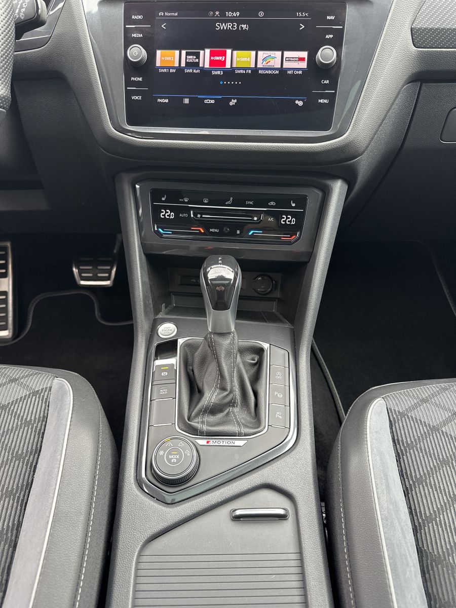 Fahrzeugabbildung Volkswagen Tiguan Allspace 4Motion R-Line NAV+IQ-LIGHT+PANO