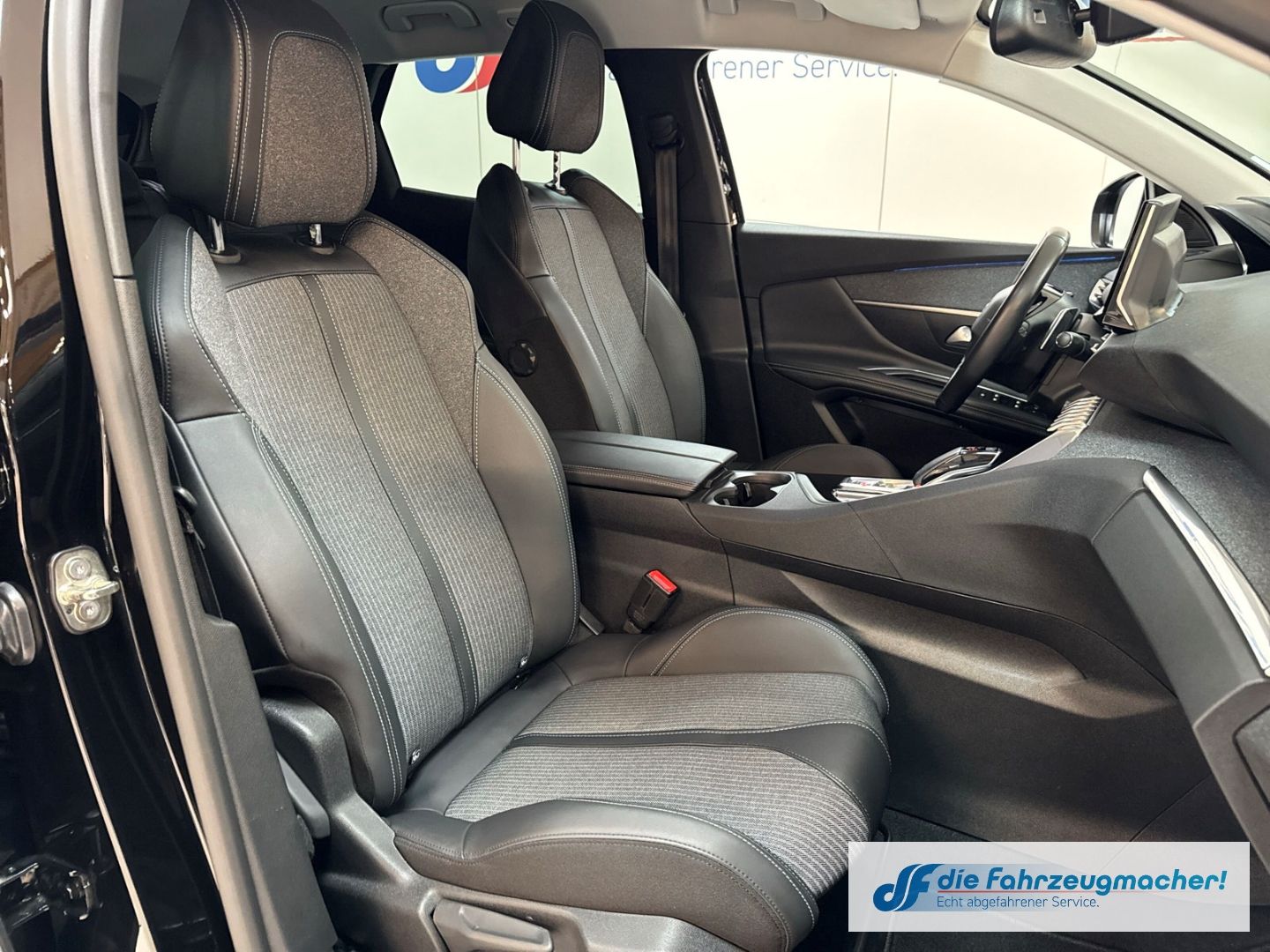 Fahrzeugabbildung Peugeot 3008 Allure Pack Navi Digitales Cockpit LED El.