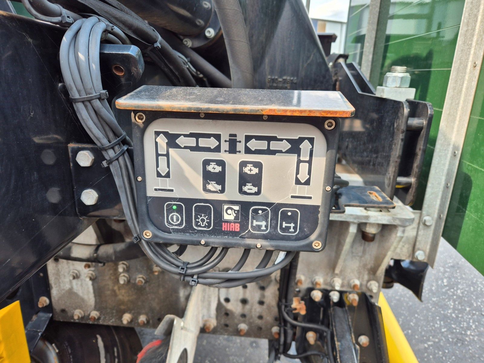 Fahrzeugabbildung MAN TGS 26.420 6x2-4 LL Hiab 177K PRO 2 Stück