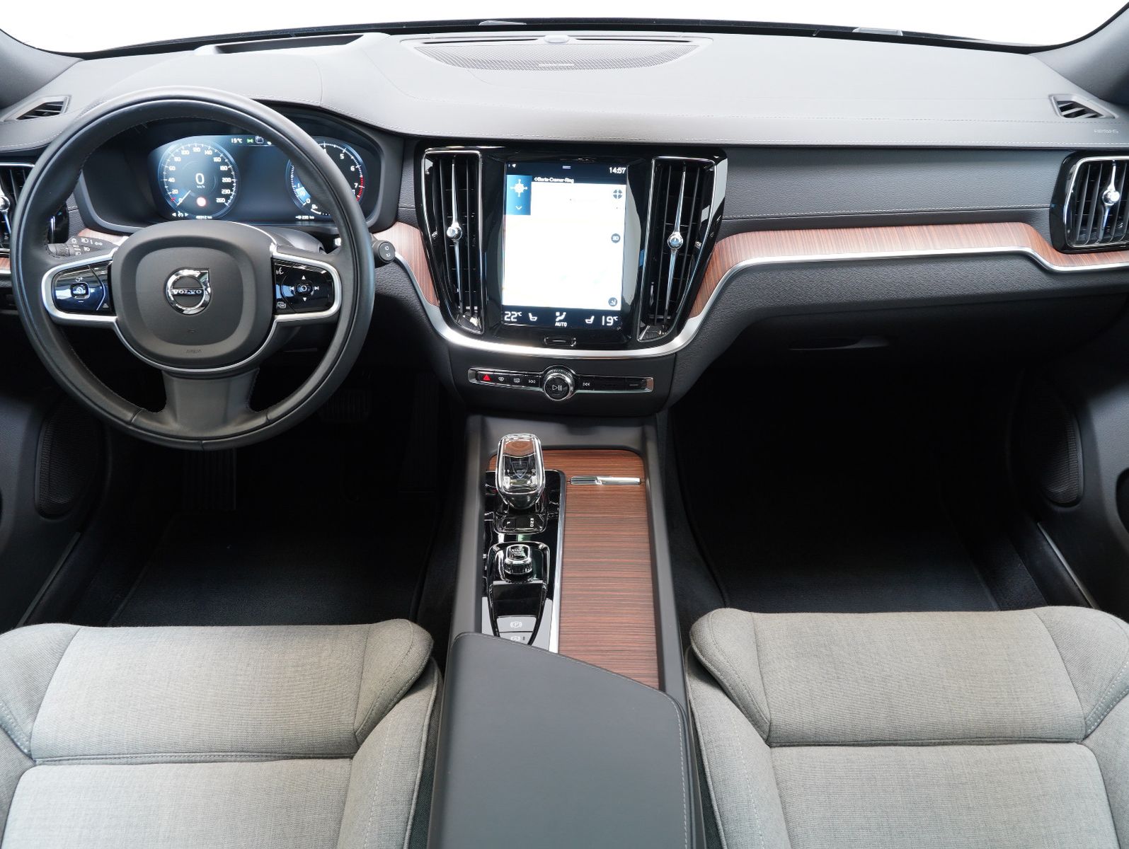 Fahrzeugabbildung Volvo V60 Kombi B4 B Plus Bright LED/PANO/LM19"/360°