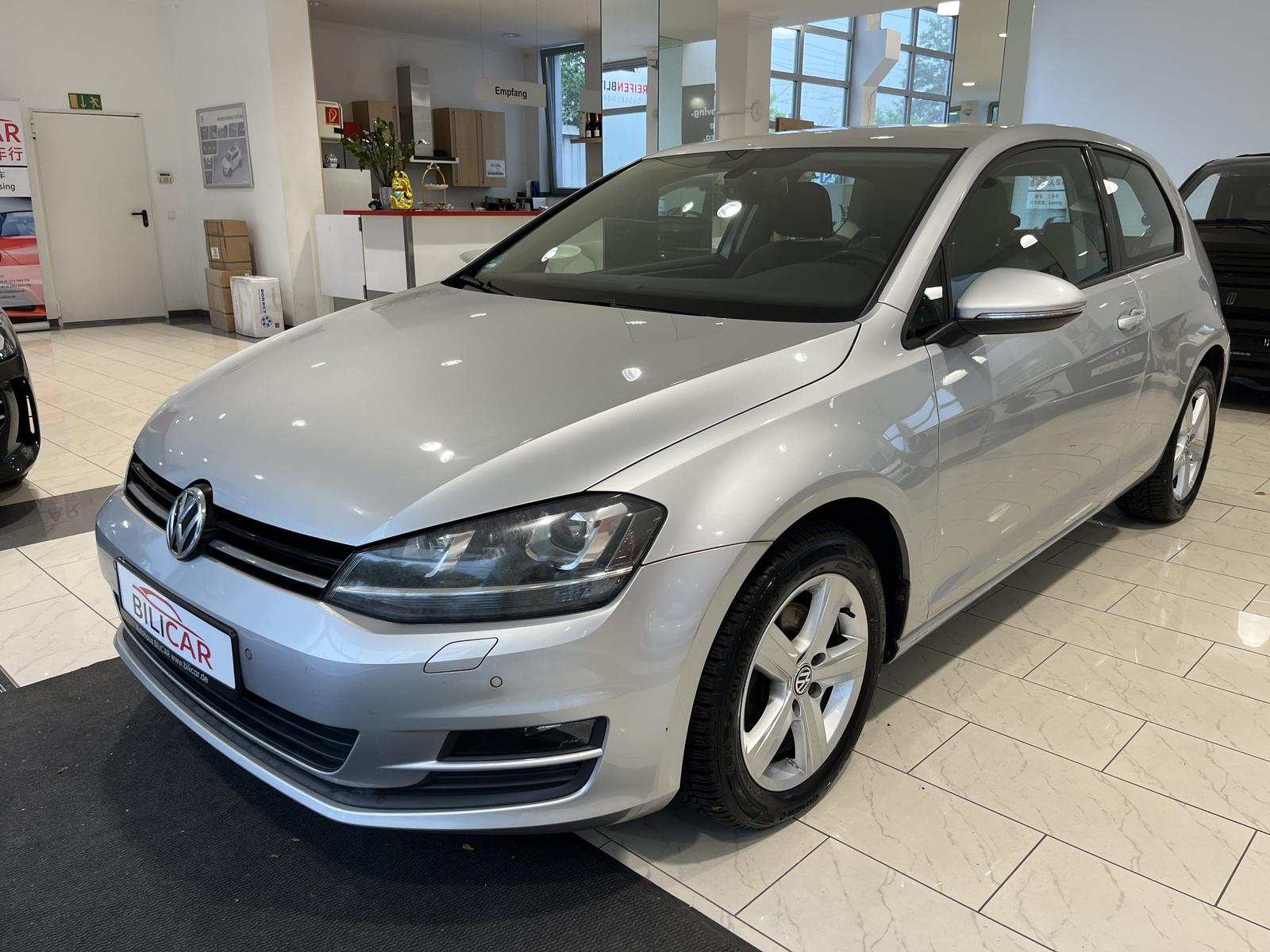 Volkswagen Golf 1.6TDI DSG/PDC/SHZ/Allwetter/Scheckheft.