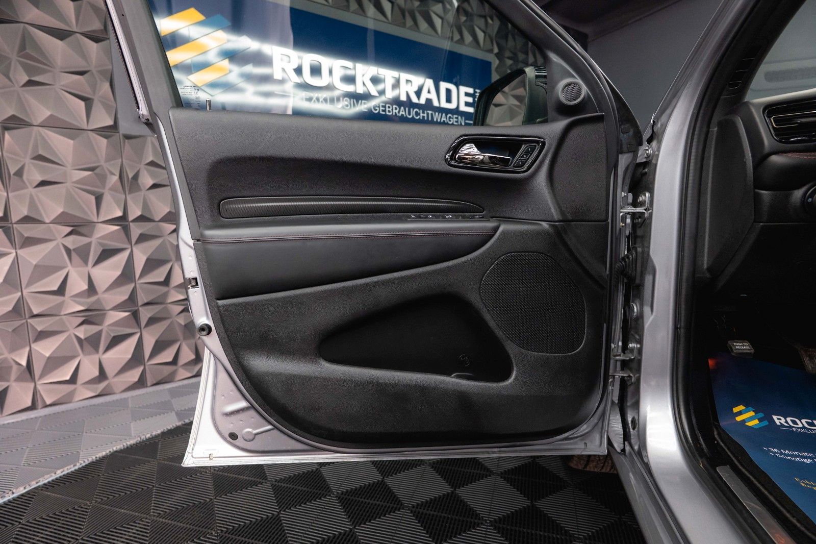 Fahrzeugabbildung Dodge Durango 5.7 V8 R/T SRT 4x4 Night-Paket Modell 22