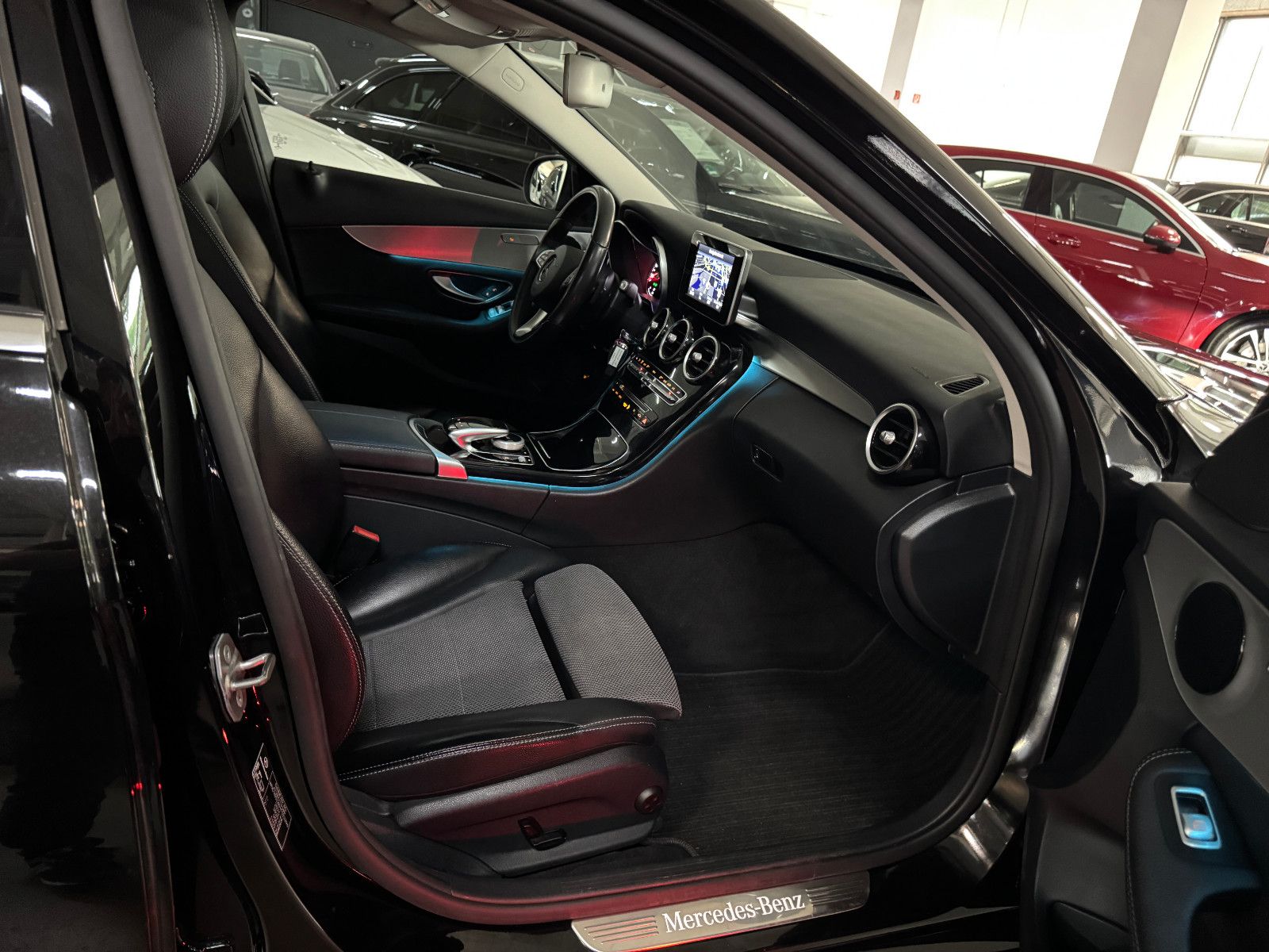 Fahrzeugabbildung Mercedes-Benz C 180 T CGI 9GT 2X AVANTGARDE PANO ILS NAVI AHK
