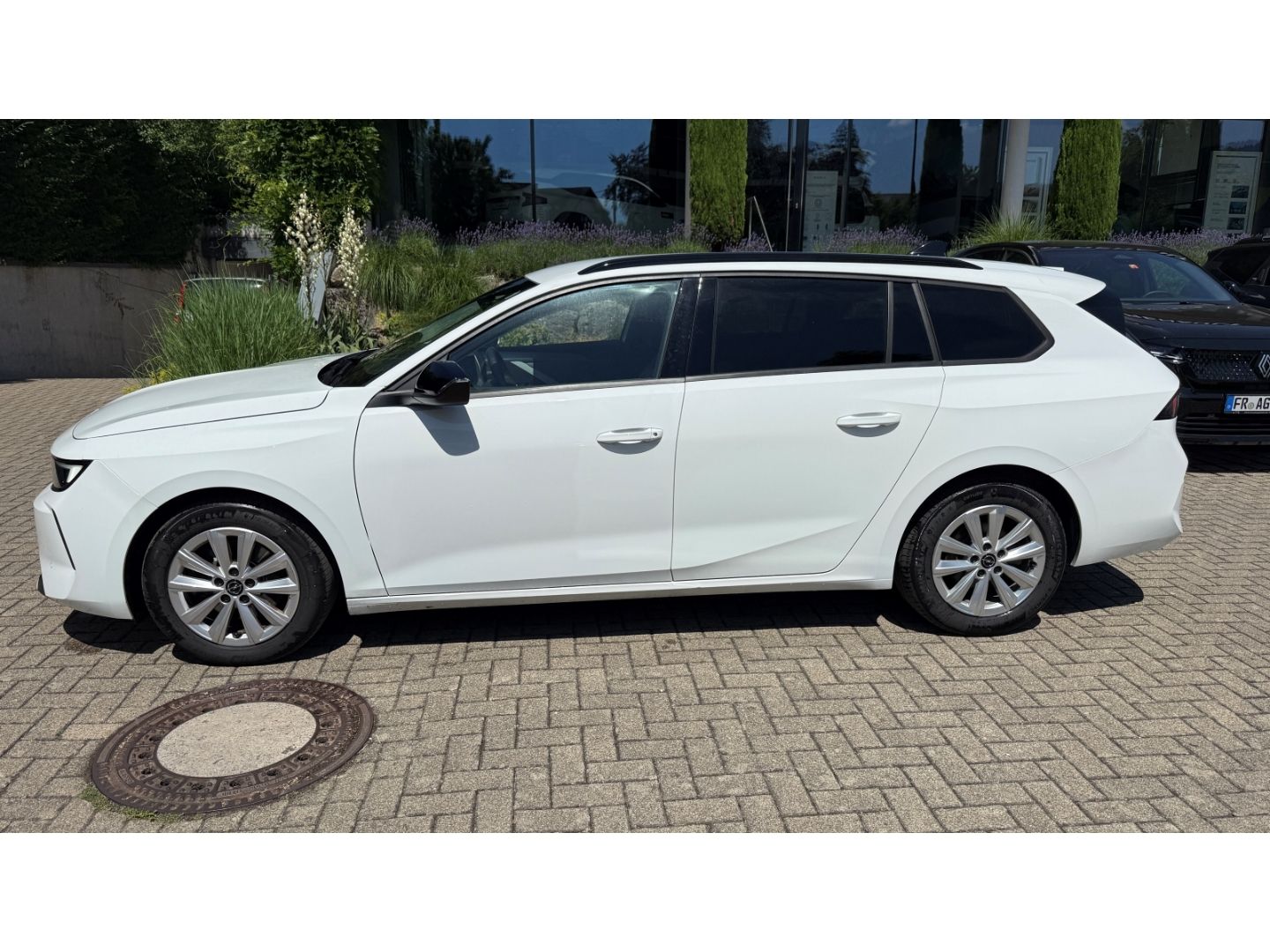 Fahrzeugabbildung Opel Astra L Sports Tourer Edition Navi Digitales Coc