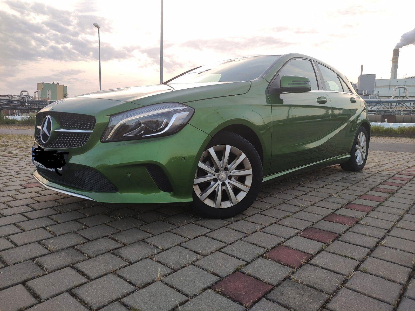 MERCEDES-BENZ A 180 -