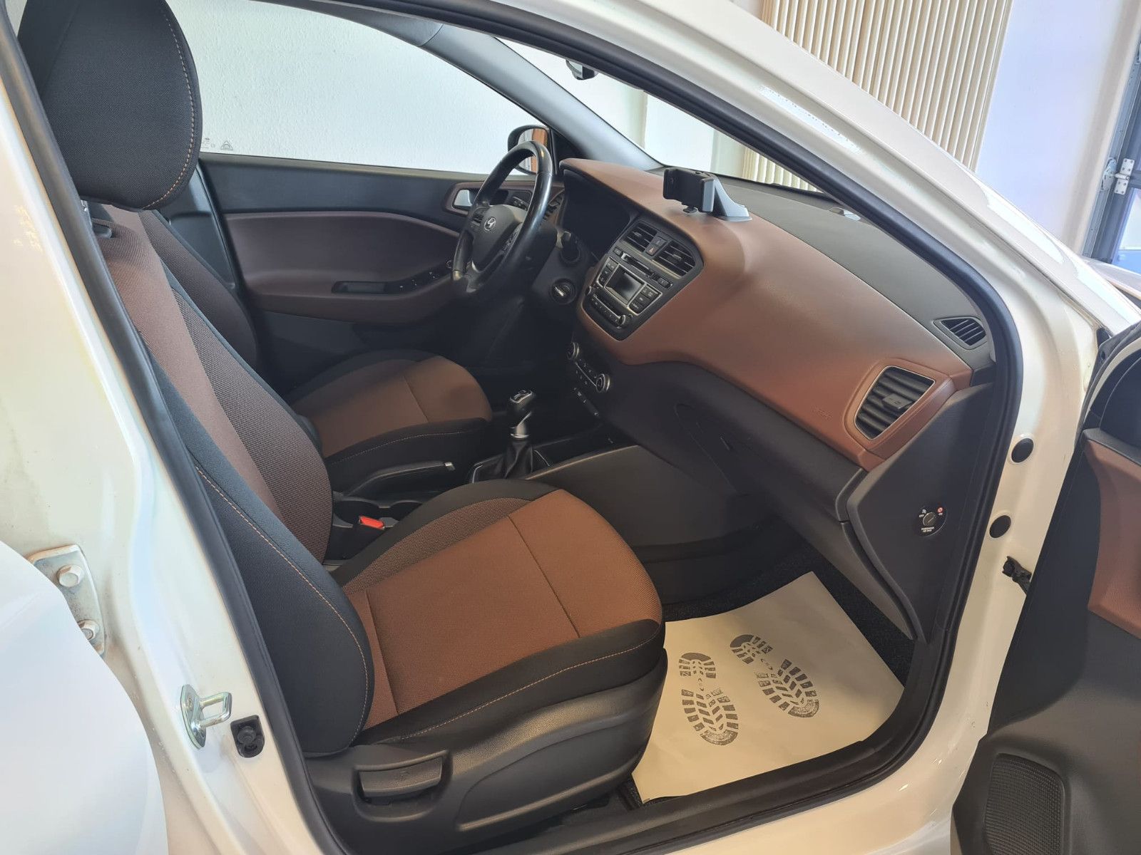 Fahrzeugabbildung Hyundai i20 Style / KLIMA / PANORAMADACH/GARANTIE