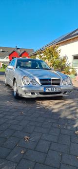 Mercedes-Benz W210 E280 Facelift Avantgarde - Mercedes-Benz 280 mit Benzin-Antrieb: Leder