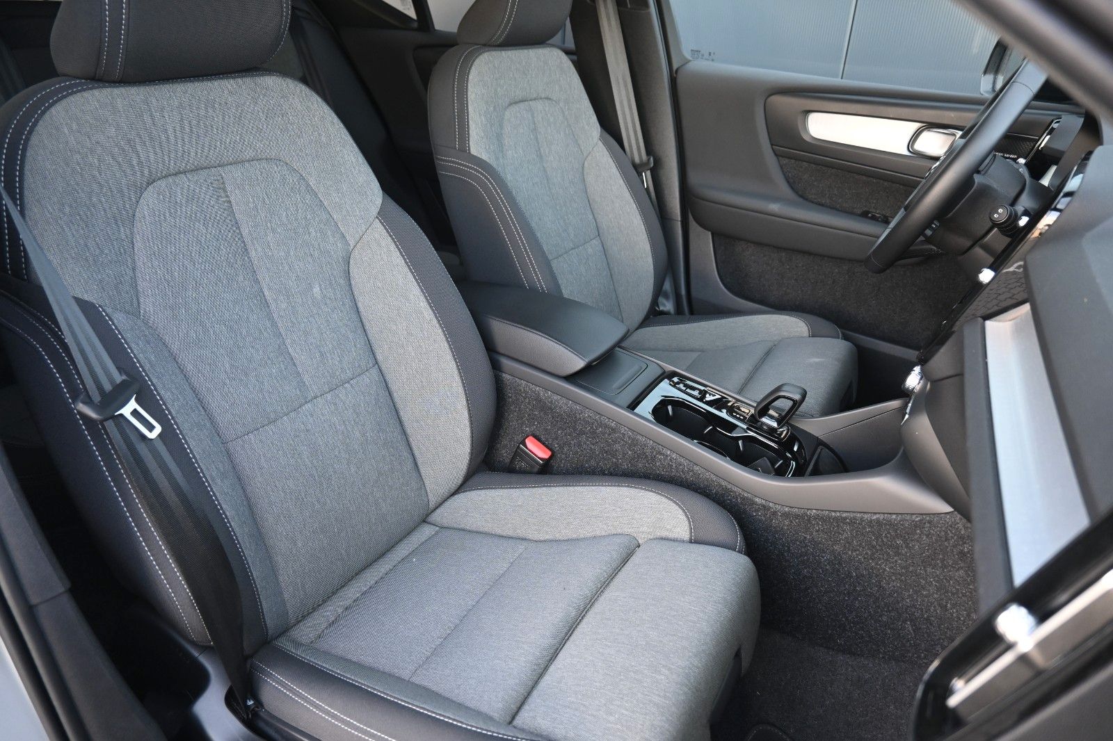 Fahrzeugabbildung Volvo XC40 B3 DKG Plus Dark*FSHZG*360°*ACC