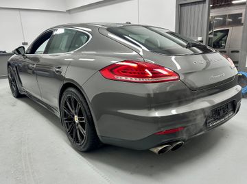 Porsche Panamera - 4
