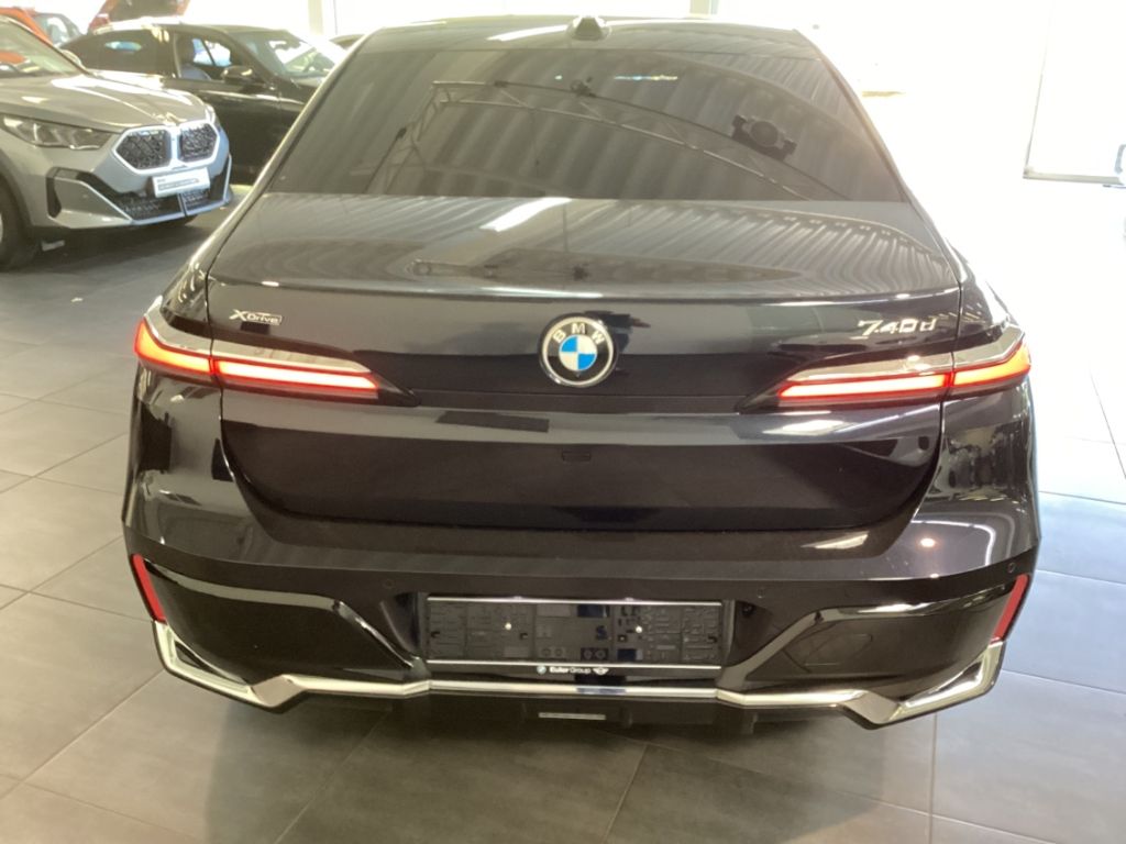 BMW 740 d xDrive M Sport 21'' PanoSky IconGl AHK StH foto 4