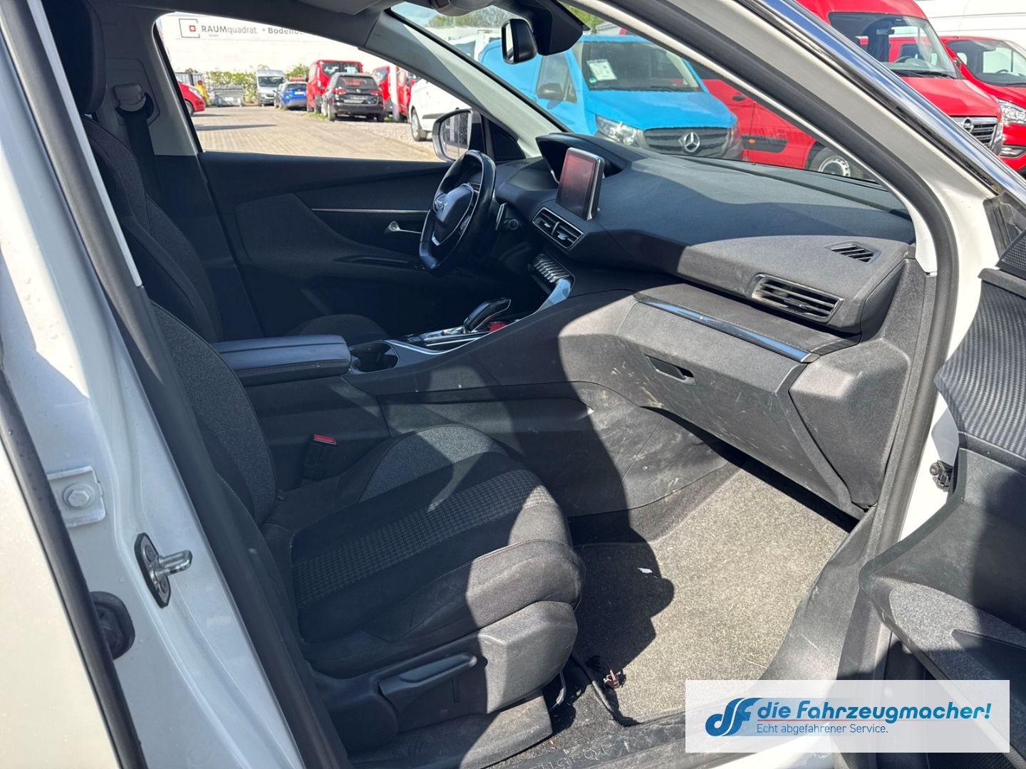 Fahrzeugabbildung Peugeot 5008 Active 1.2 PureTech 130 GETRIEBESCHADEN