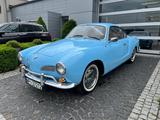 Volkswagen Karmann Ghia - blaue Volkswagen Karmann Ghia