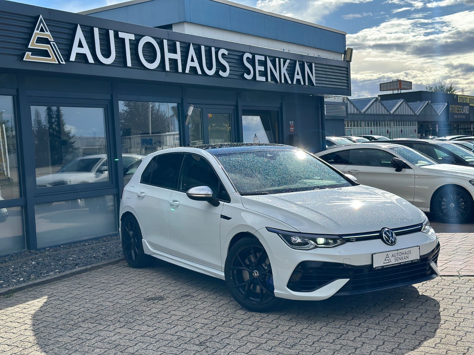 Volkswagen Golf VIII 2.0 TSI R 4M Lim. PANO MATRIX R-CAM foto 1