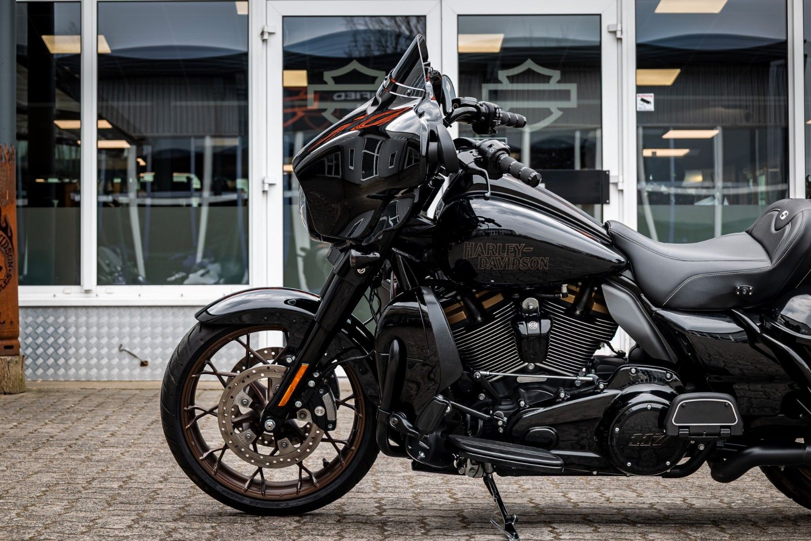 Fahrzeugabbildung Harley-Davidson FLHXST STREET GLIDE ST 117 - Kesstech -