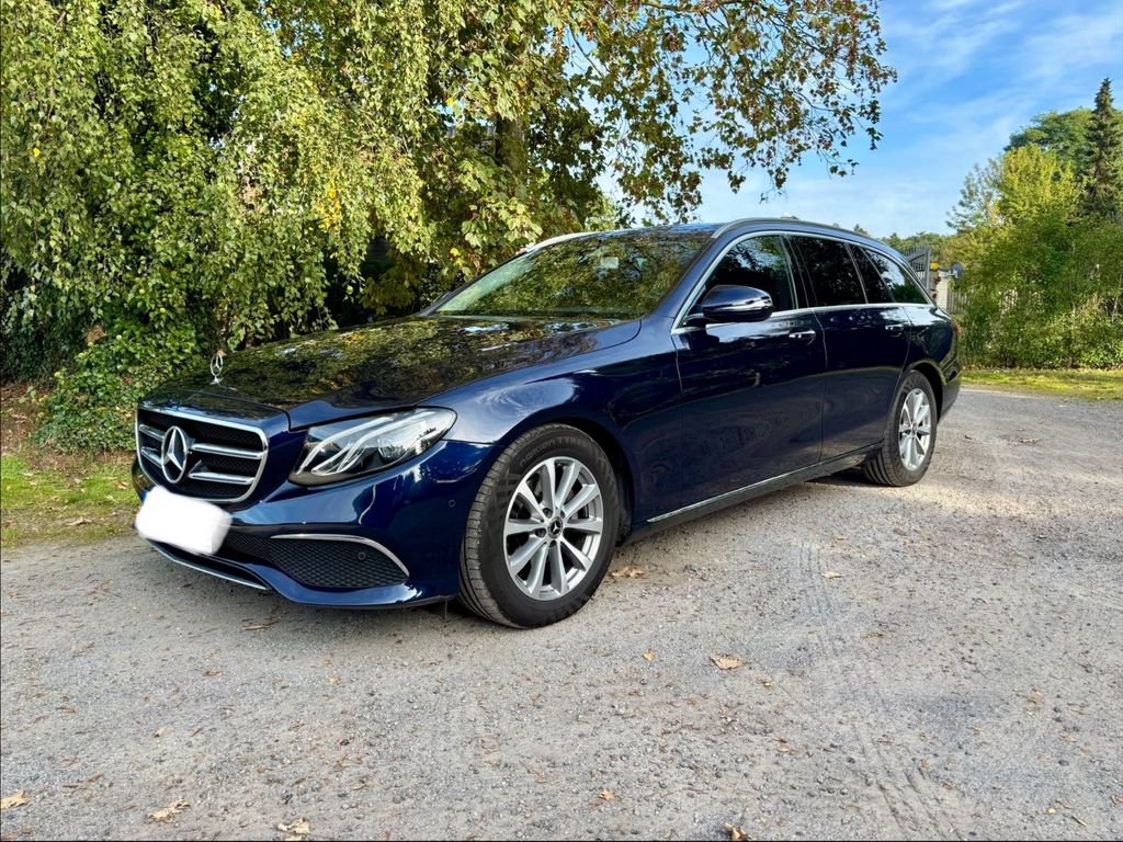 Image of Mercedes-Benz E 220