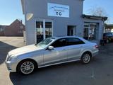 Mercedes-Benz E 200 AUTOMATIK+BI/XENON+EINPARKHILFE - Mercedes-Benz E 200 in Krefeld