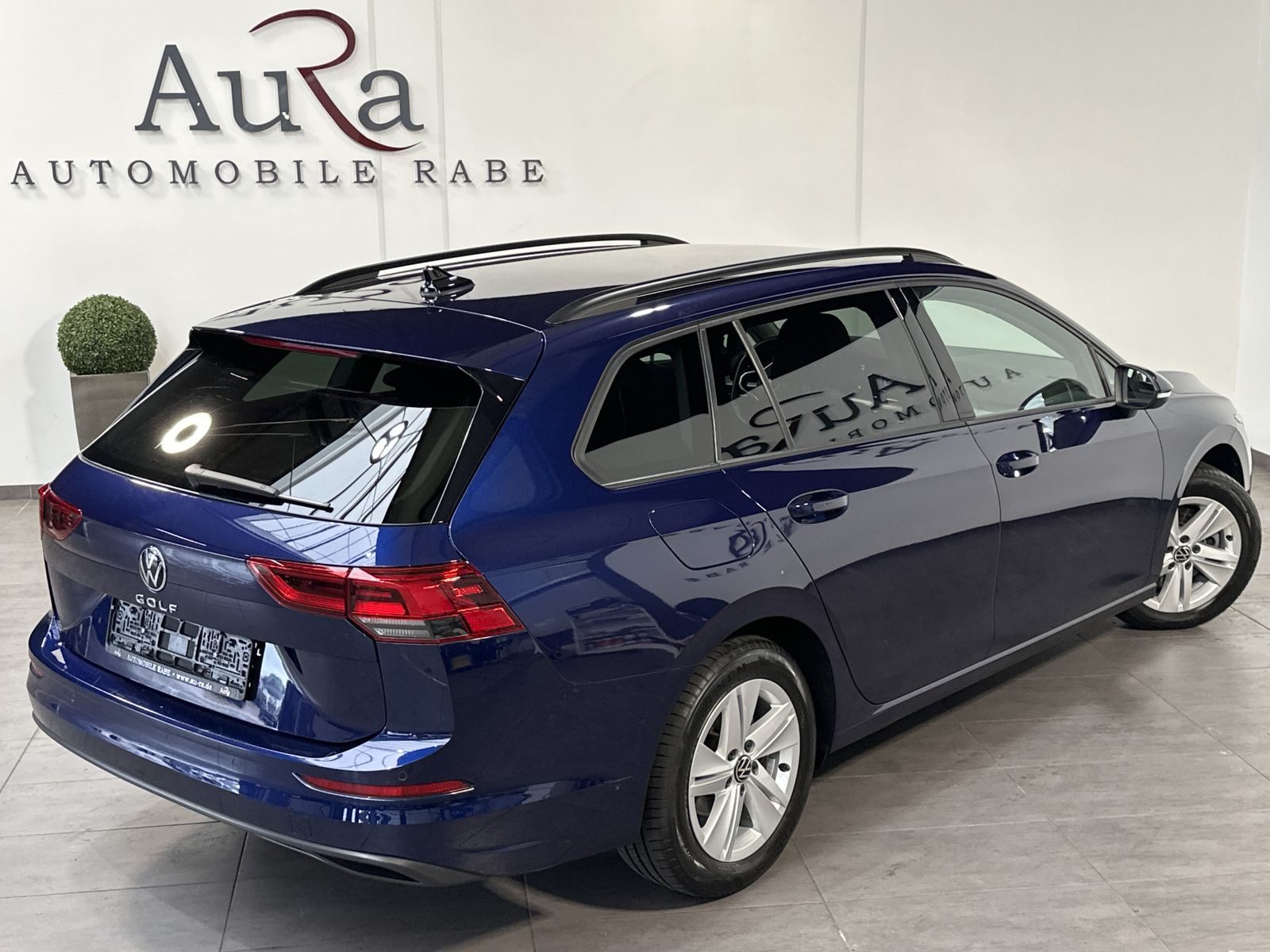 Fahrzeugabbildung Volkswagen Golf Variant 2.0 TDI Life NAV+LED+ACC+PP+SHZ+1HD