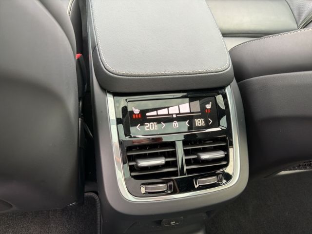 Volvo XC90 Plus Dark Plug-In Hybrid T8 AWD 7-Sitzer Lu foto 19