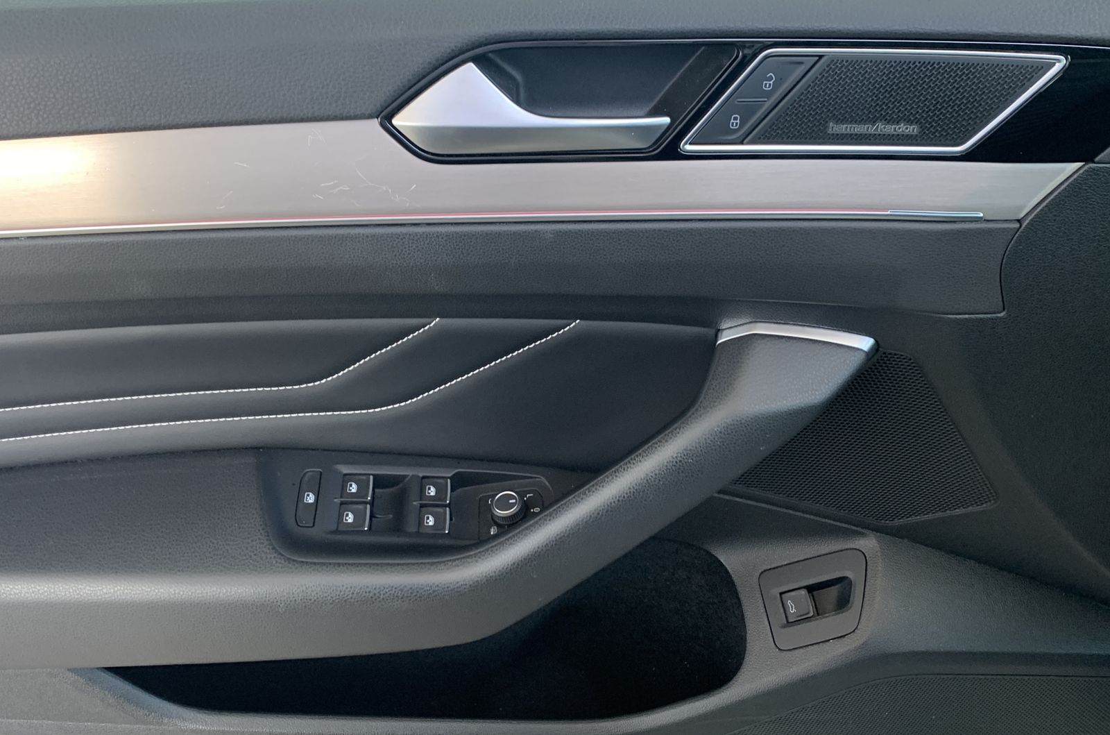 Fahrzeugabbildung Volkswagen Passat Alltrack 2.0 TDI*4Motion*Leder*AHK*Pano*