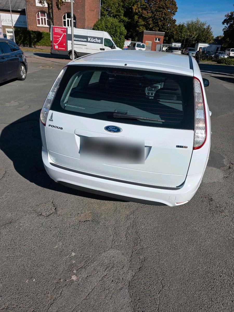 Ford Focus 2011 — interior