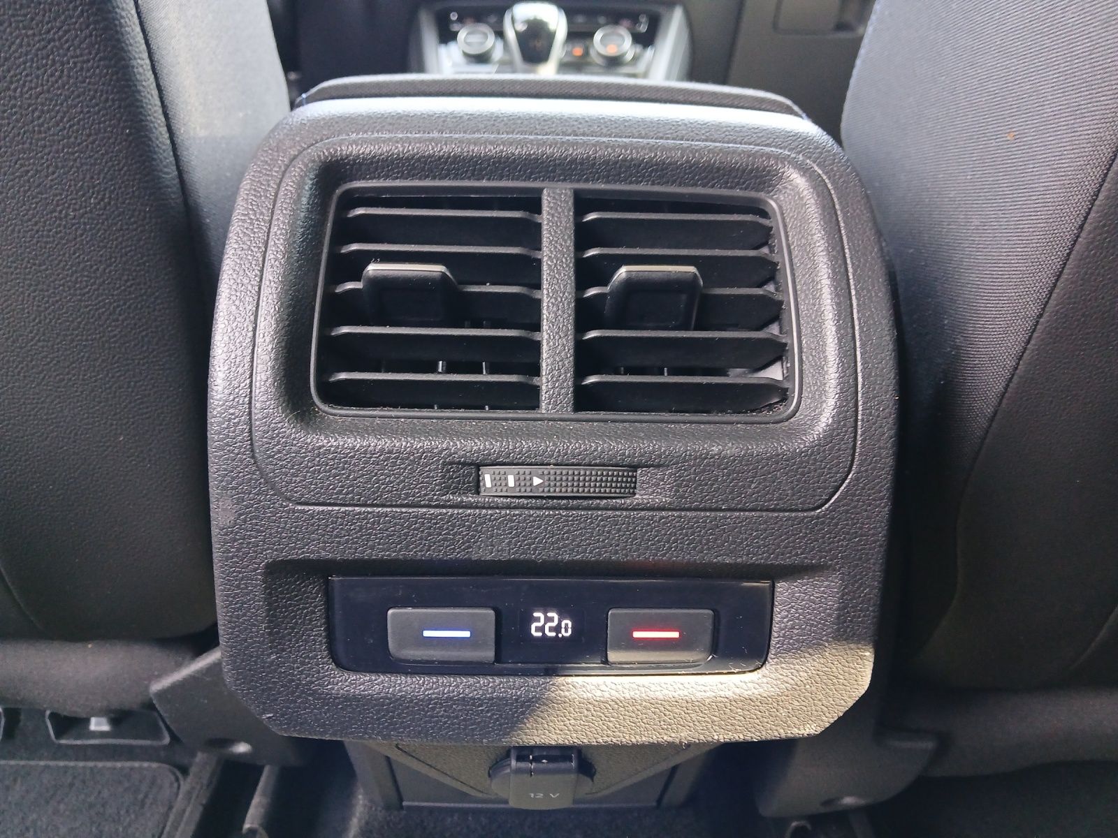 Fahrzeugabbildung Volkswagen Touran TSI United 7-Si Navi PDC SH LM