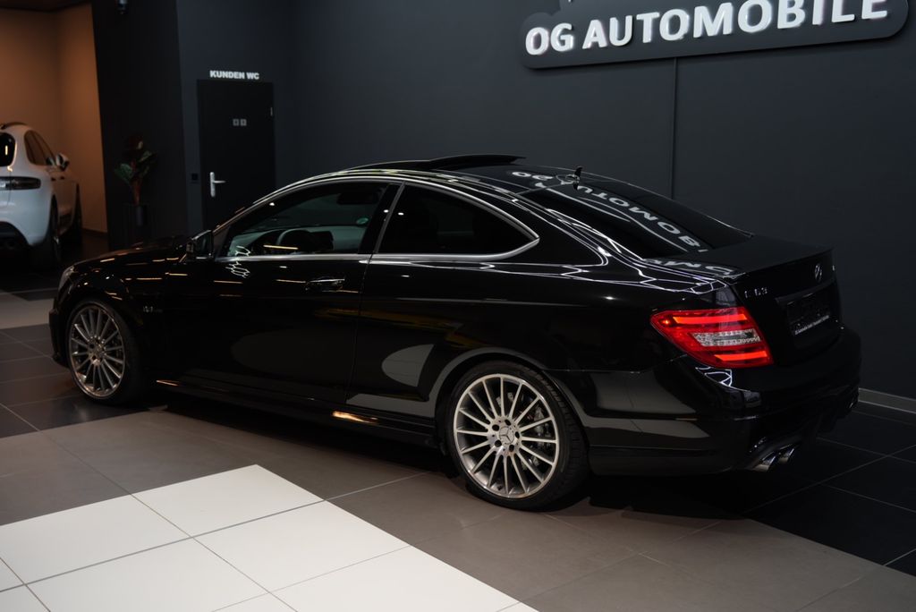 MERCEDES-BENZ C 63 AMG Coupe*H&K*PANO*LEDER*LED*MEMORY*DISTRON MERCEDES-BENZ C 63 AMG Coupe*H&K*PANO*LEDER*LED*MEMORY*DISTRON