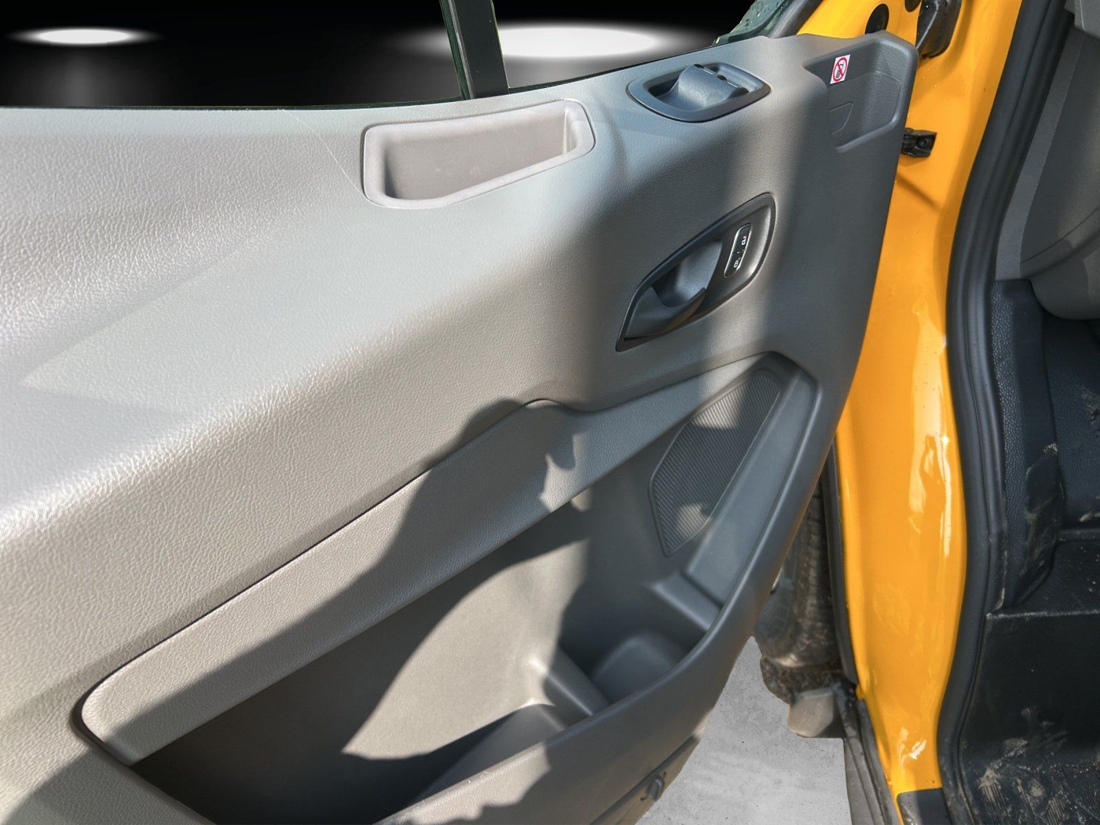 Fahrzeugabbildung Ford Transit DOKA Pritsche 350L2 Sonderfarbe GJR Tach