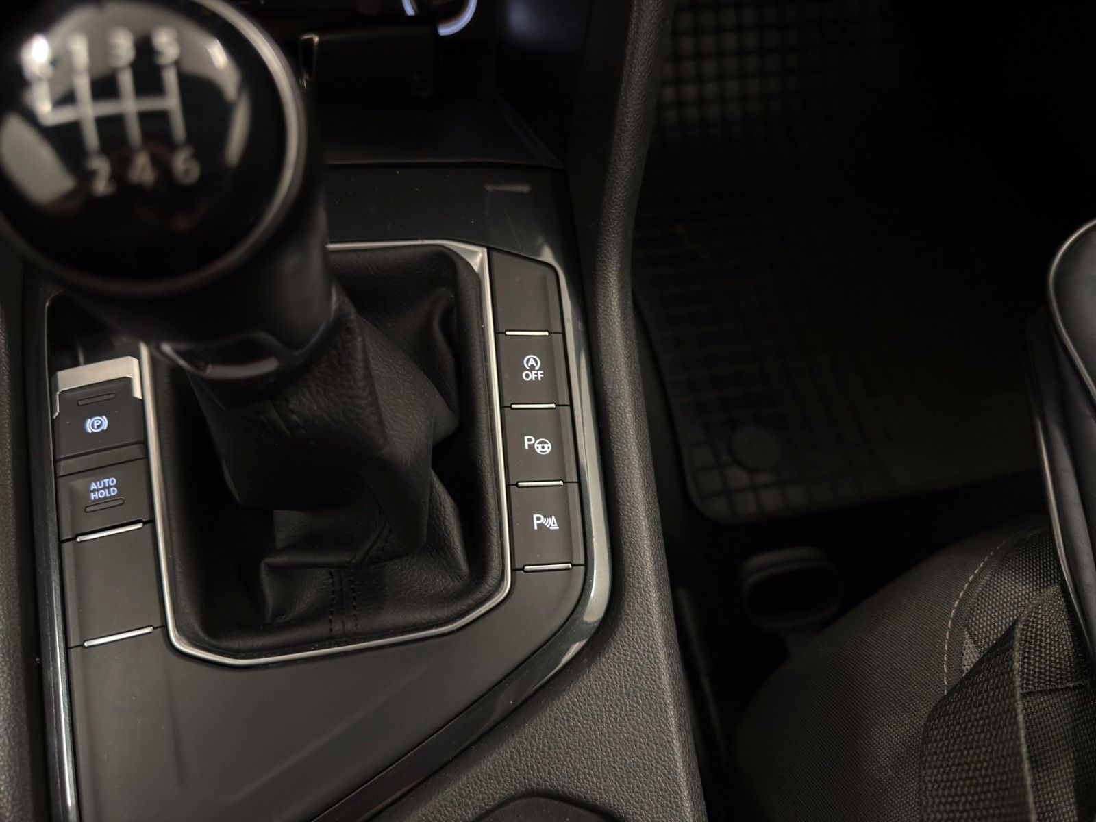 Volkswagen Tiguan Comfortline SHZ KLIMA SPUR.A AHK CAM foto 22