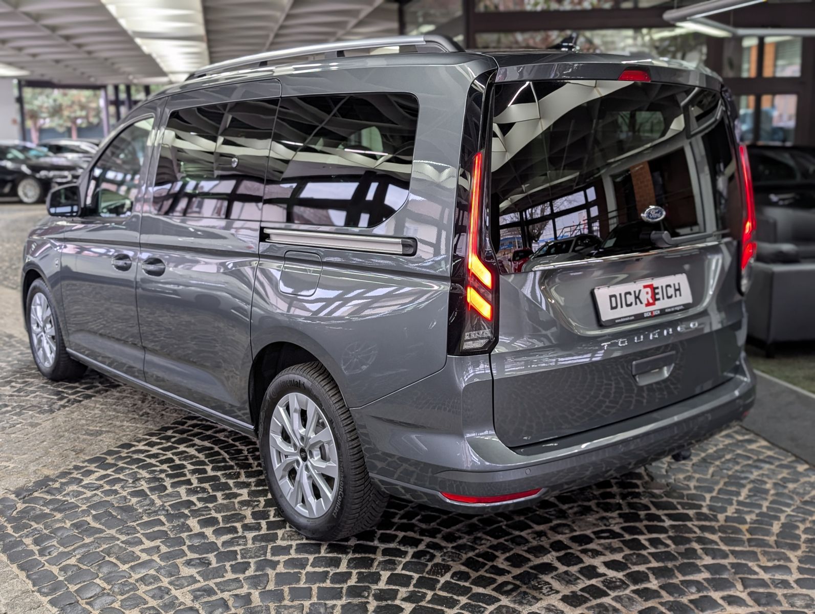 Fahrzeugabbildung Ford Grand Tourneo L2 Titanium 7-Sitze Bi-LED CAM AHK