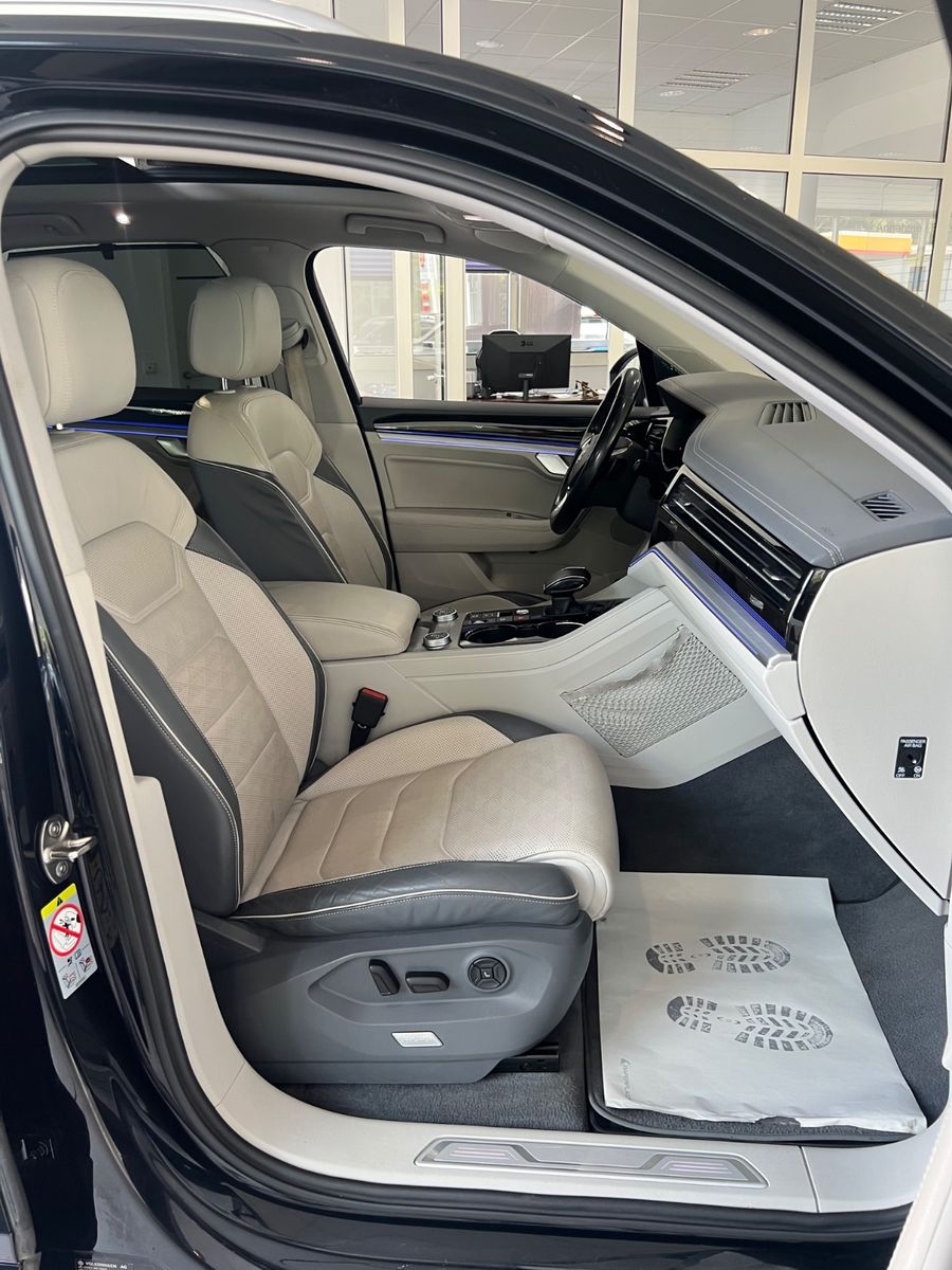 Fahrzeugabbildung Volkswagen Touareg 4.0 V8 Elegance 4Motion R line
