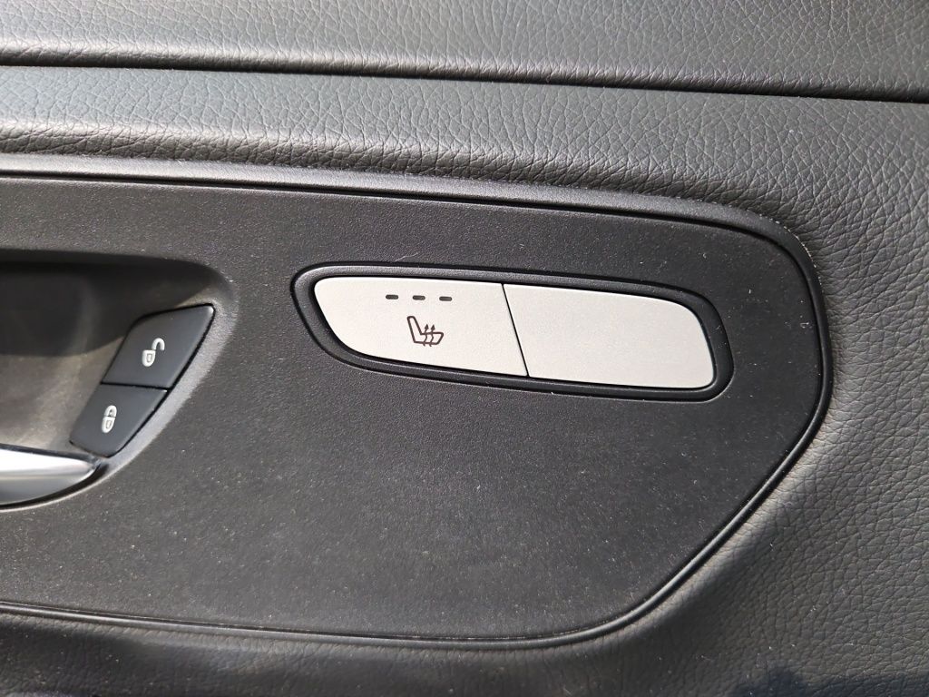 Fahrzeugabbildung Mercedes-Benz V 220 ED kompakt 7 Sitze LED STHZ 2,5t AHK MBUX