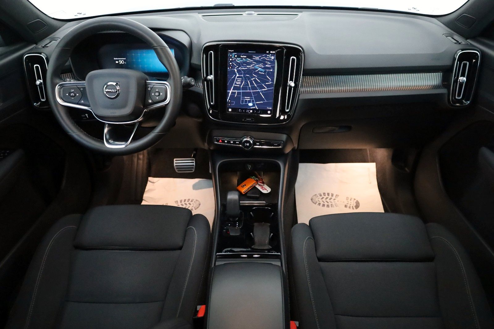 Fahrzeugabbildung Volvo XC40 Plus Recharge AWD,Navi,Kamera,SH,ACC