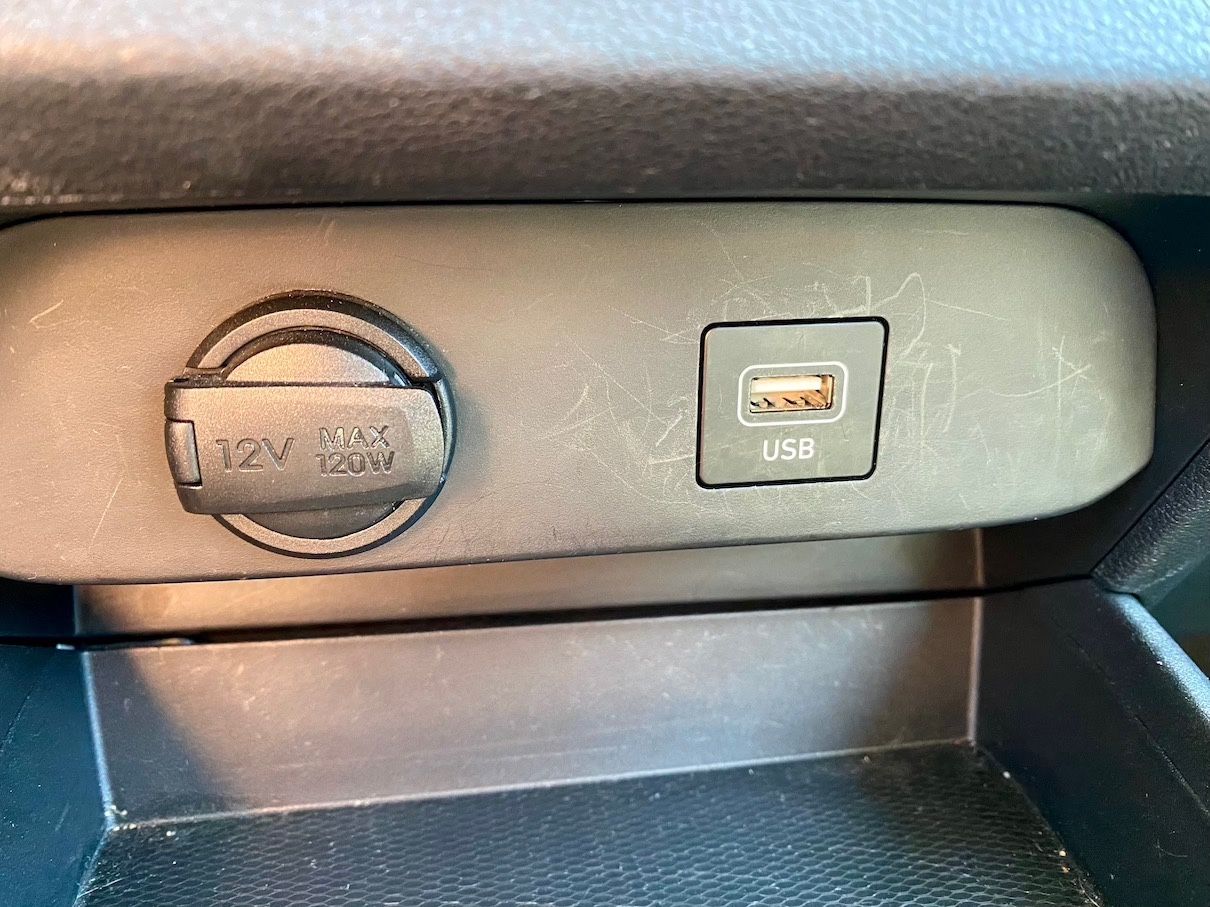 Fahrzeugabbildung Hyundai i10 1.0 KLIMA SHZ LRHZ ALLWETTER PDC BLUETOOTH