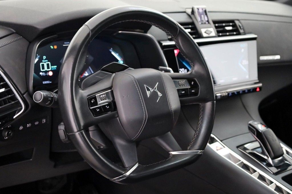 Fahrzeugabbildung DS Automobiles DS7 Crossback Leder,Navi,LED,PanDach,NightVision