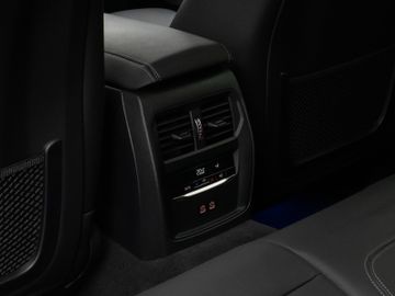 Fahrzeugabbildung BMW 320d Tour Sport Line AHK Standheizung LaserLicht