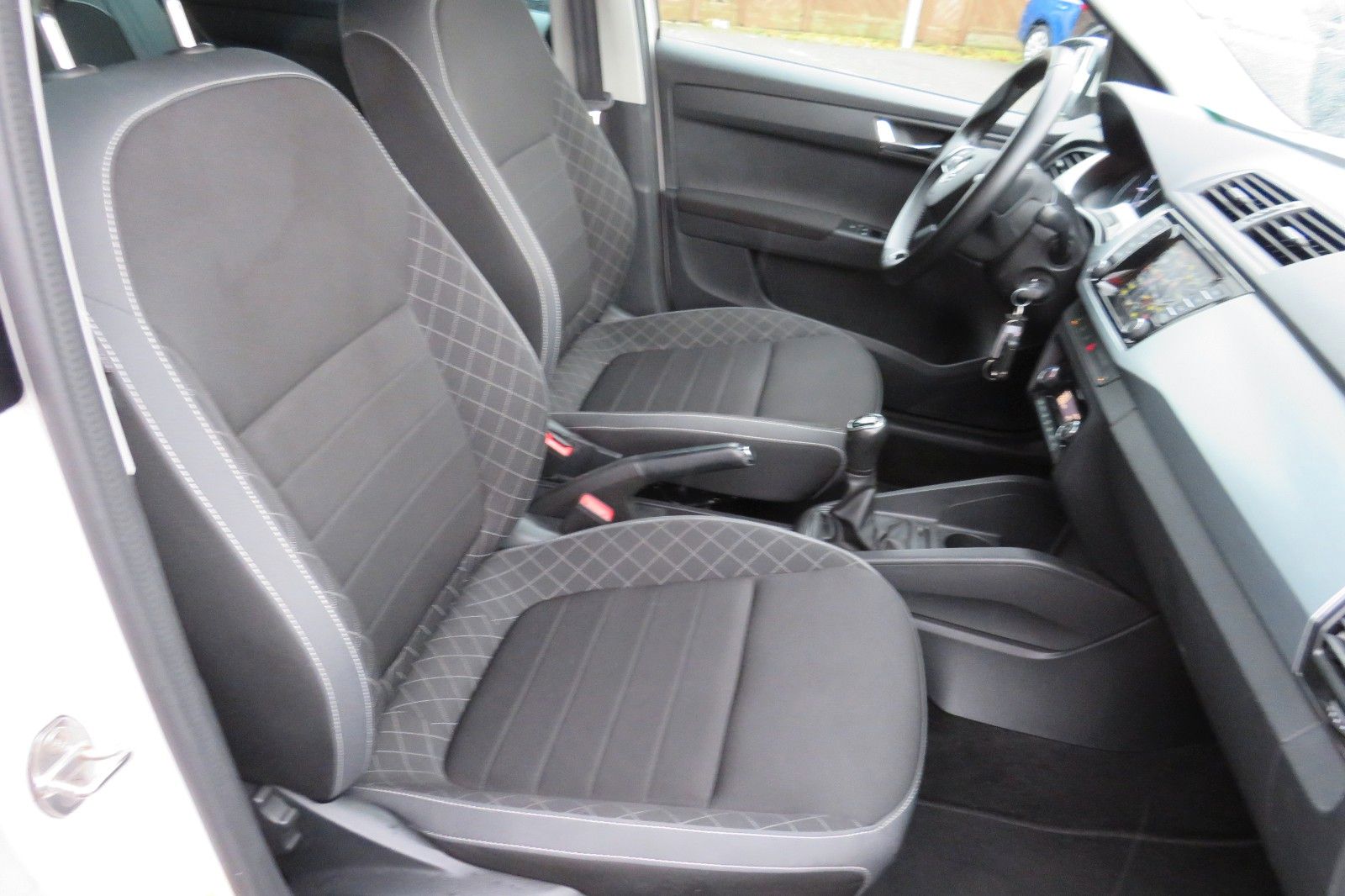 Fahrzeugabbildung SKODA Fabia Combi Ambition AHK SITZH. NAVI PDC 1.HD