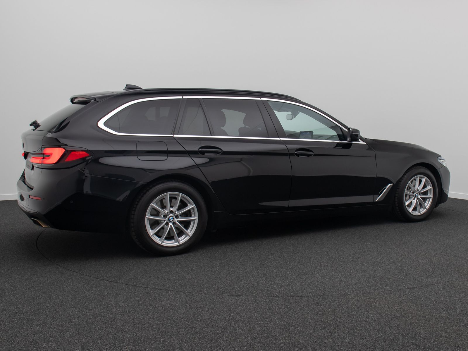 Fahrzeugabbildung BMW 530d xD Komfort DAB HUD Laser Kamera AHK HiFi