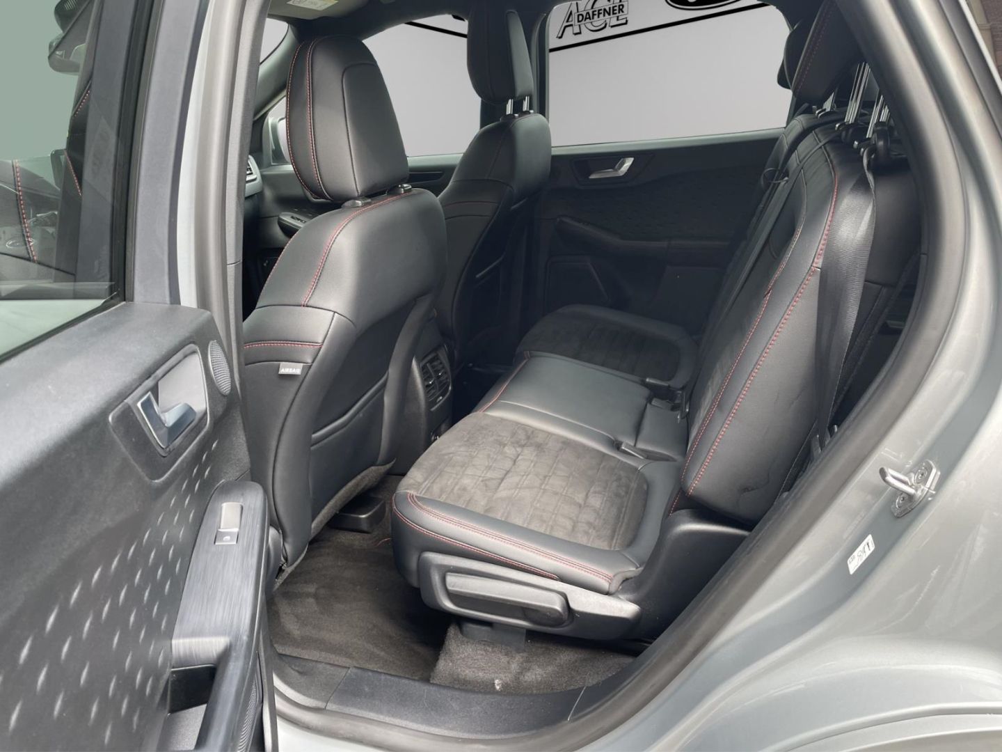 Fahrzeugabbildung Ford Kuga Hybrid ST-Line X PANO HUD El. Panodach Navi