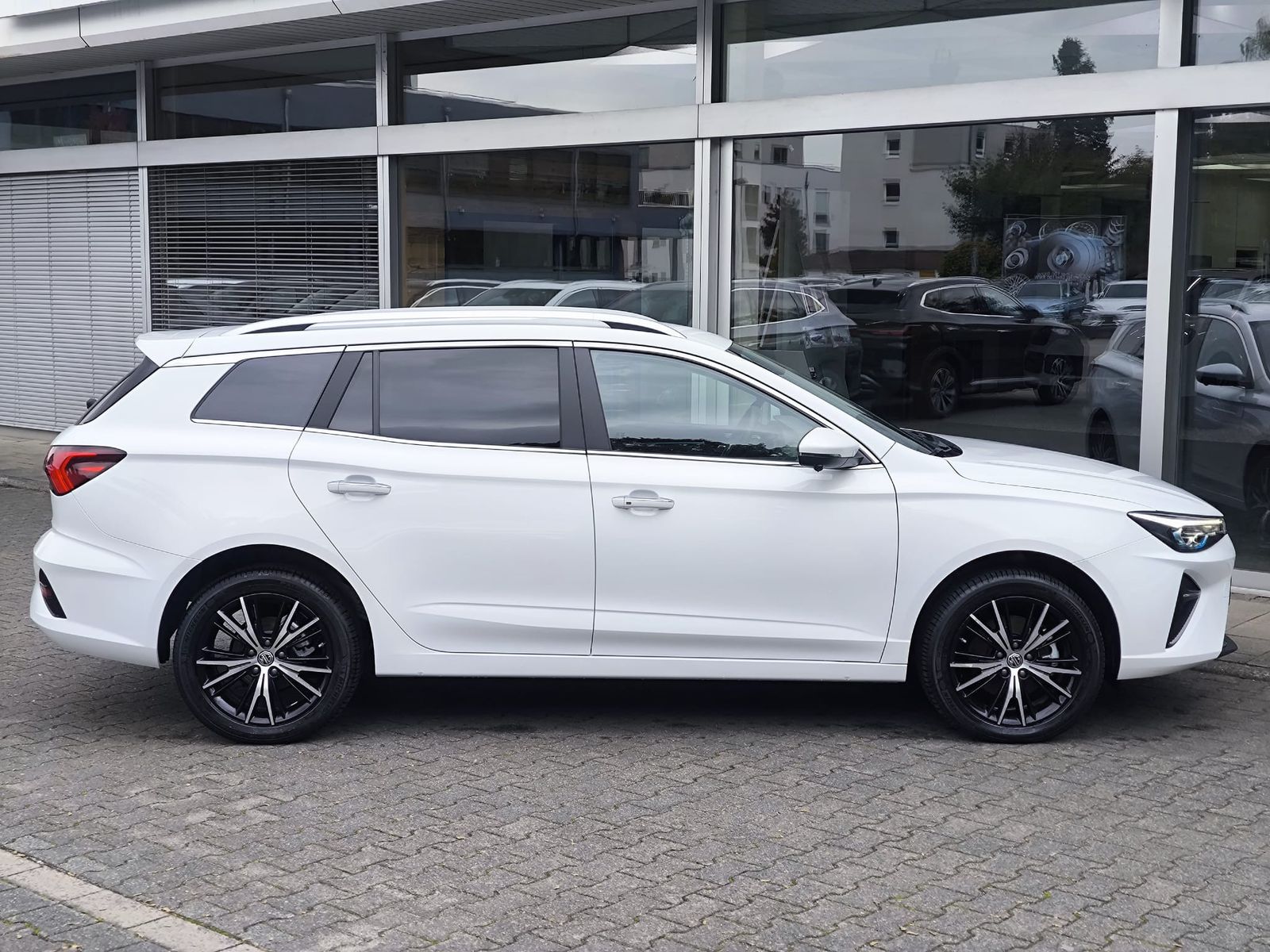 Fahrzeugabbildung MG 5 51 KWH Luxury NAVI+LEDER+SHZ+LED+DAB+ACC+360°