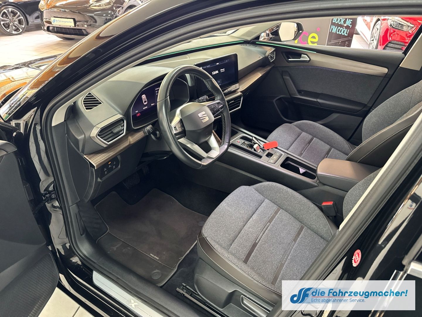 Fahrzeugabbildung SEAT Leon Sportstourer Xcellence e-HYBRID Navi Digita