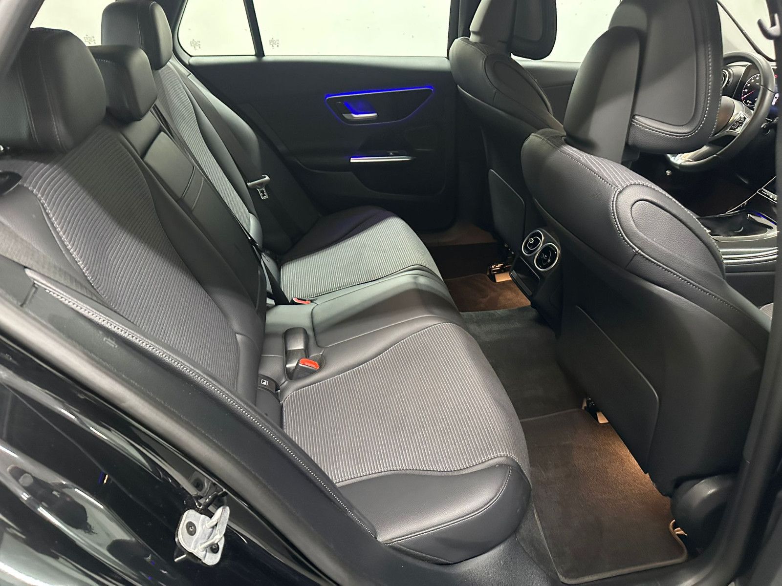 Fahrzeugabbildung Mercedes-Benz C 200 d T Autom. Avantgarde Standheizung