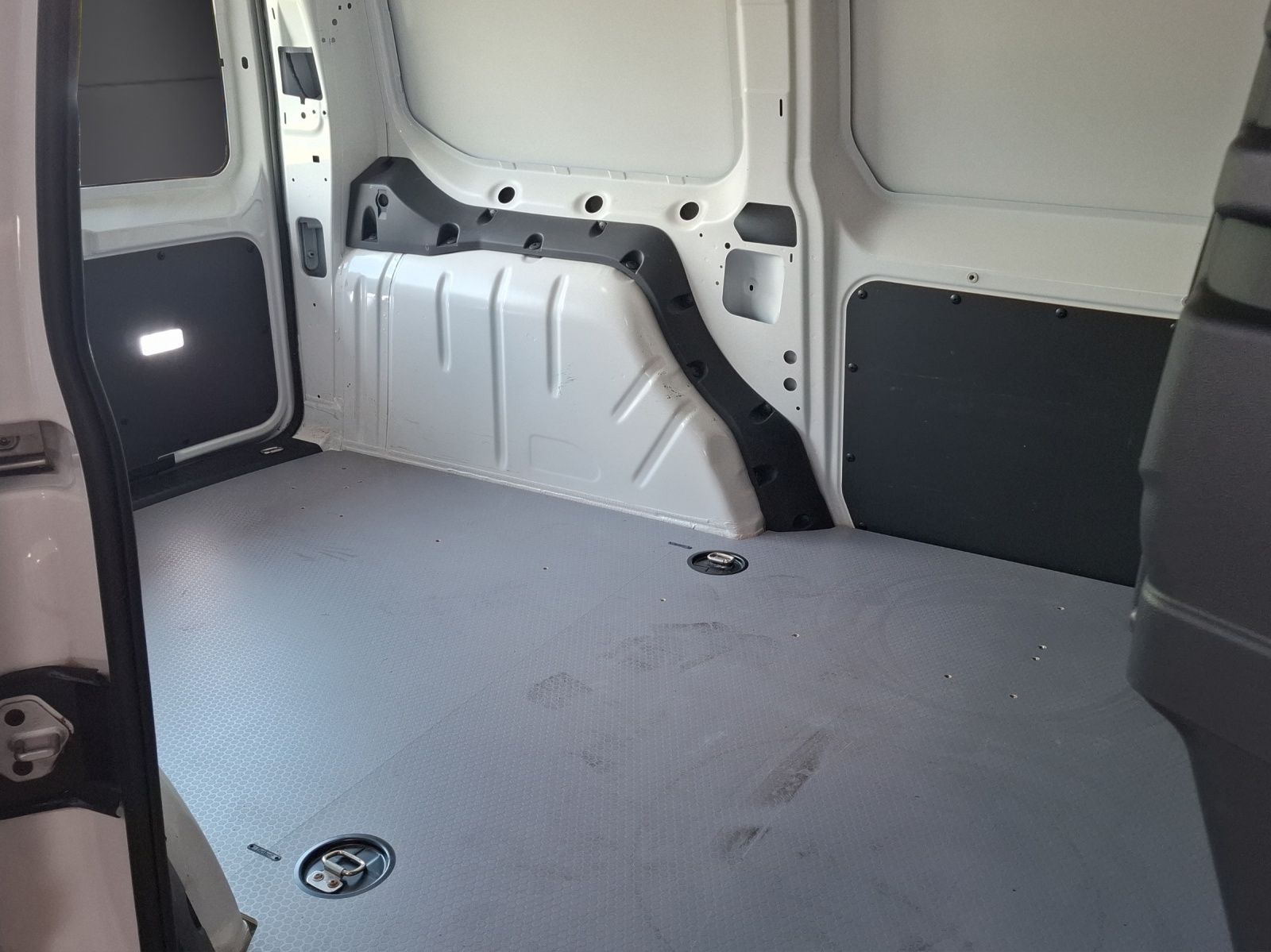 Fahrzeugabbildung Volkswagen Caddy TDI Kasten Maxi Klima AHK DAB PDC SH