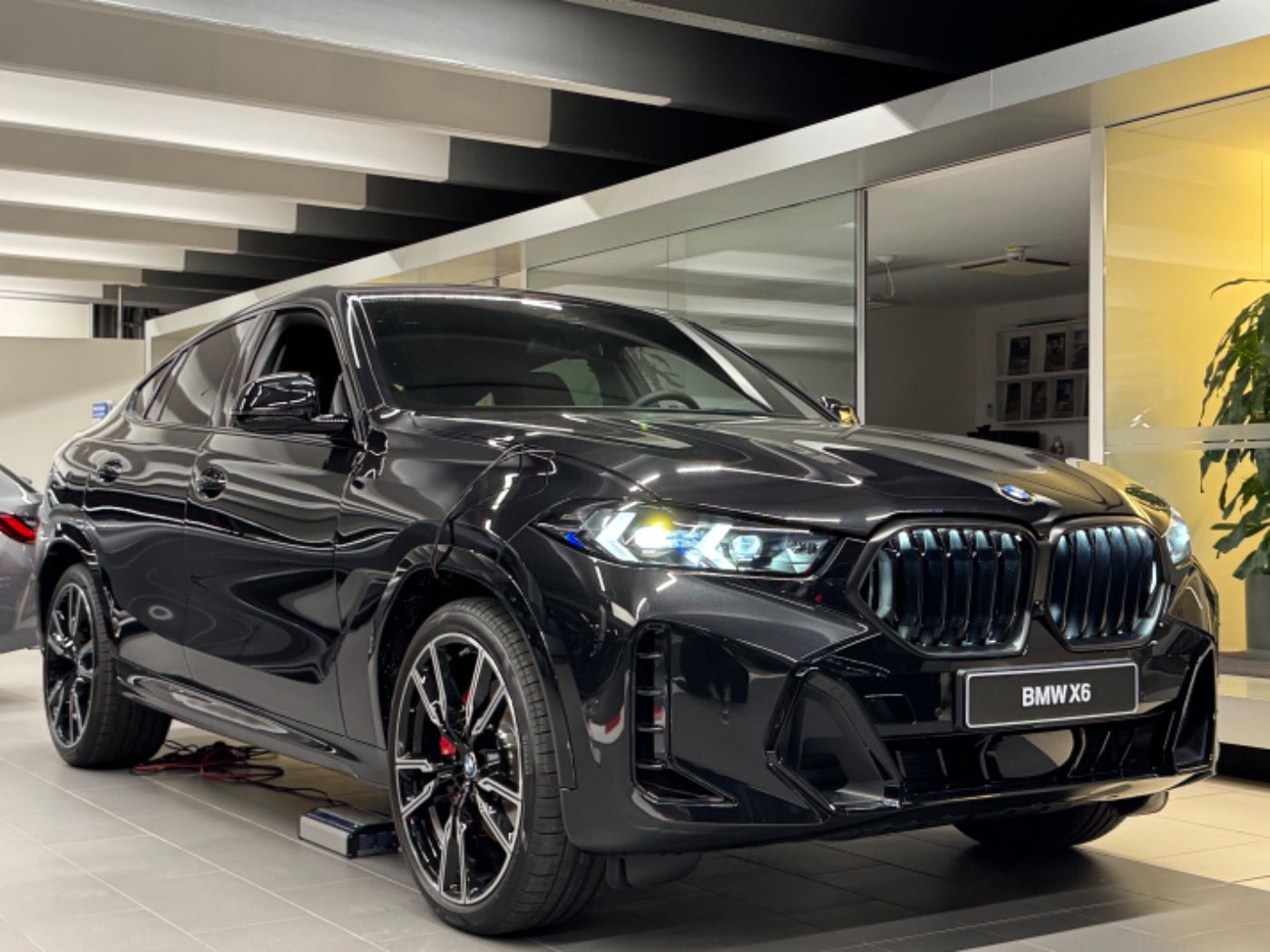 Fahrzeugabbildung BMW X6 xDrive40i M-Sport-Pro AutobahnAssi/LuftFW/AHK