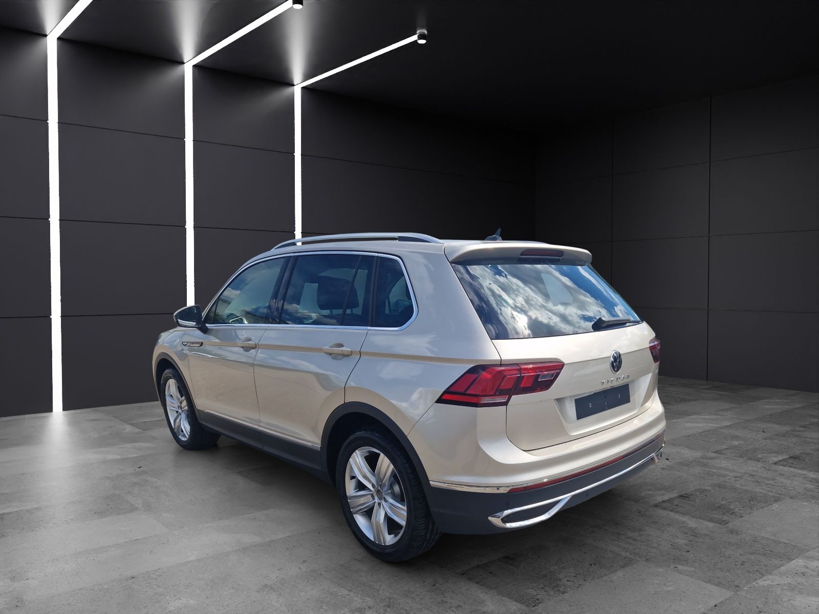 Fahrzeugabbildung Volkswagen Tiguan Elegance TSI DSG IQ.Light 19" ACC AHK SHZ