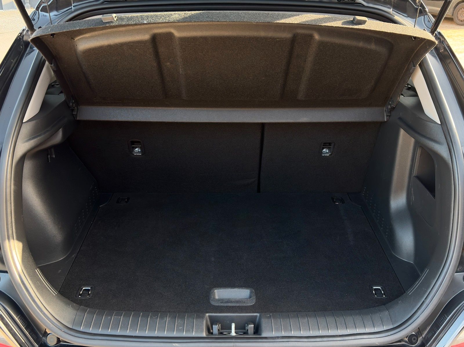 Fahrzeugabbildung Hyundai KONA E Select ACC PDC LFA LKA SHZ LHZ CarPlay