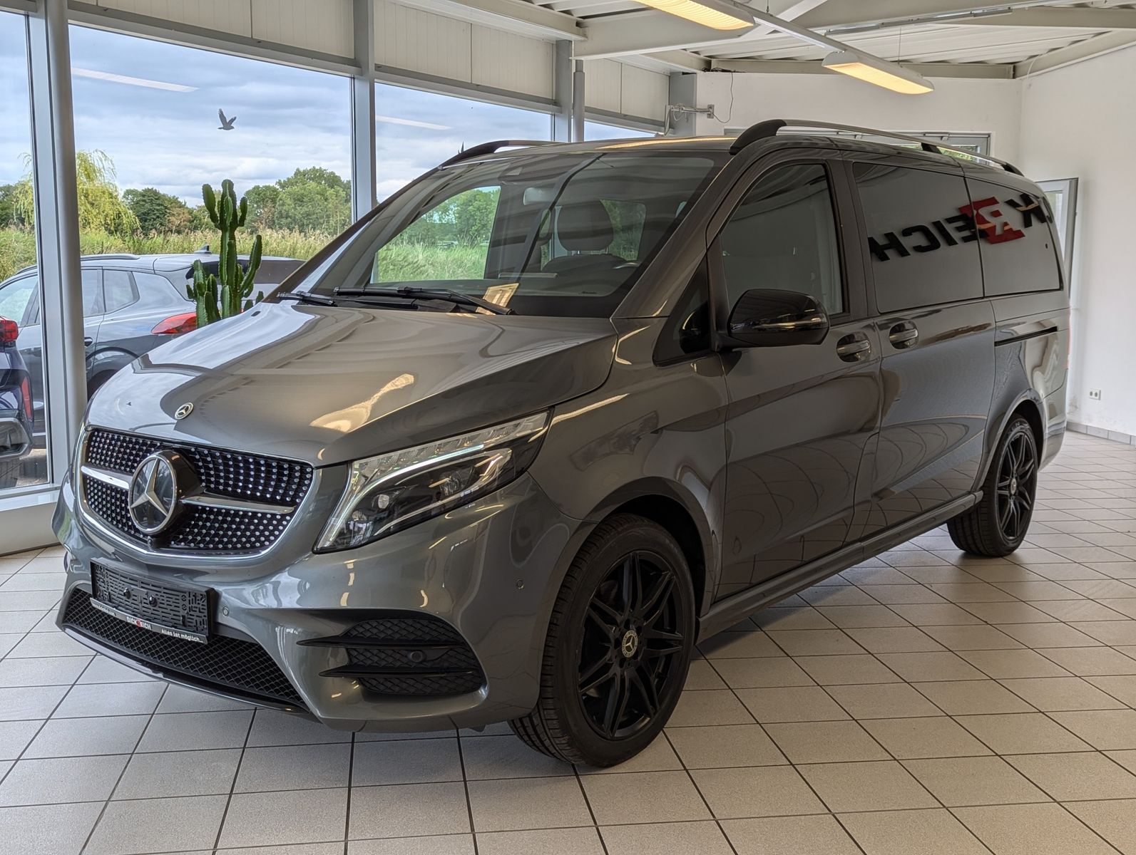 MERCEDES-BENZ V 220 d AMG EDITION lang Burmester ACC AHK StHz - Image 3